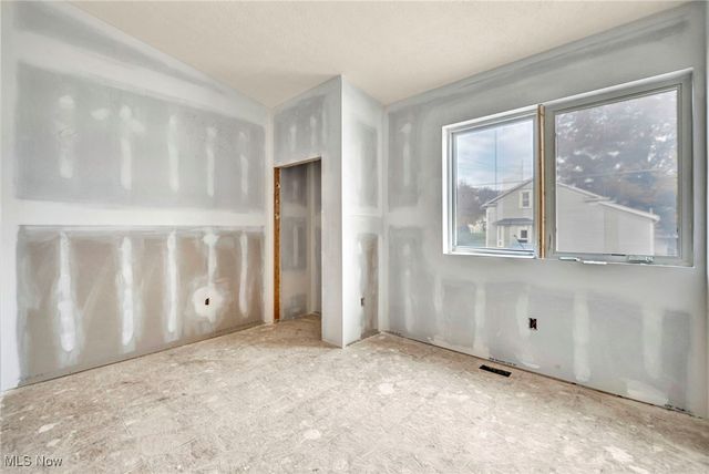 455 S Van Buren Avenue, Barberton, OH 44203