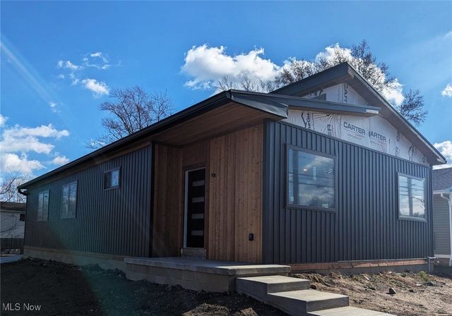 455 S Van Buren Avenue, Barberton, OH 44203