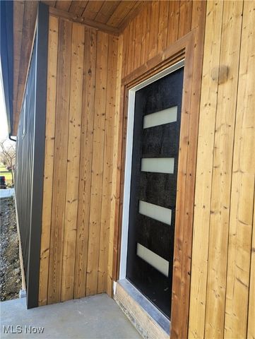 455 S Van Buren Avenue, Barberton, OH 44203