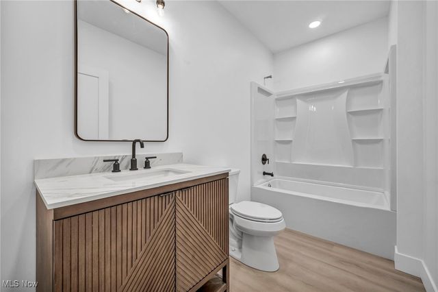 455 S Van Buren Avenue, Barberton, OH 44203