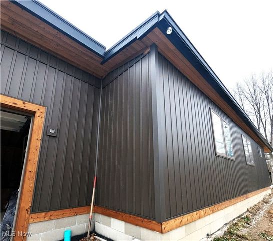 455 S Van Buren Avenue, Barberton, OH 44203