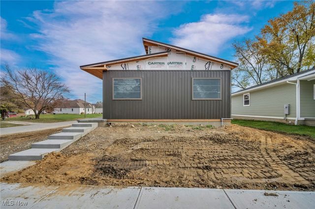 455 S Van Buren Avenue, Barberton, OH 44203