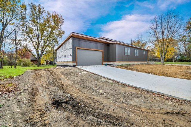 455 S Van Buren Avenue, Barberton, OH 44203