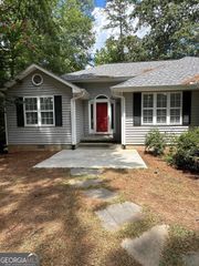145 Oak Leaf Circle, Eatonton, GA 31024