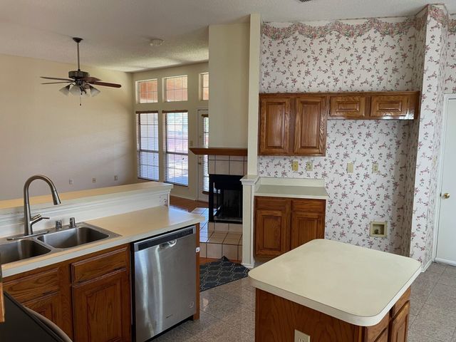 1520 Mission Ridge Trail, Carrollton, TX 75007