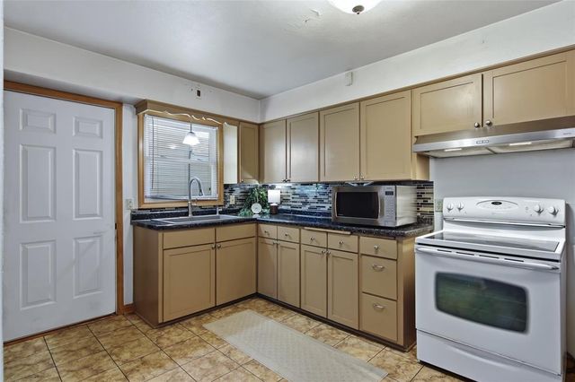 1043 Vine Street, Eau Claire, WI 54703