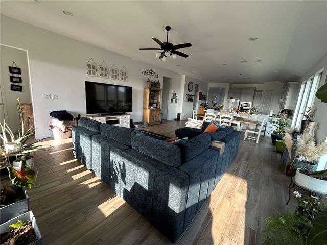 145 Cyrus Milton Dr, Buda, TX 78610