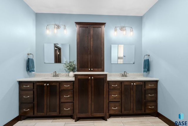 7408 E Donnelly Dr Drive, Sioux Falls, SD 57110