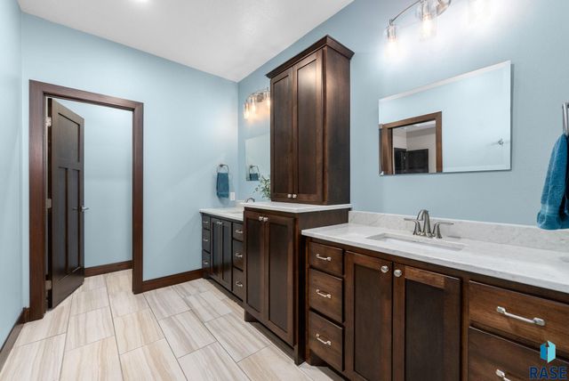 7408 E Donnelly Dr Drive, Sioux Falls, SD 57110