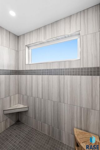 7408 E Donnelly Dr Drive, Sioux Falls, SD 57110