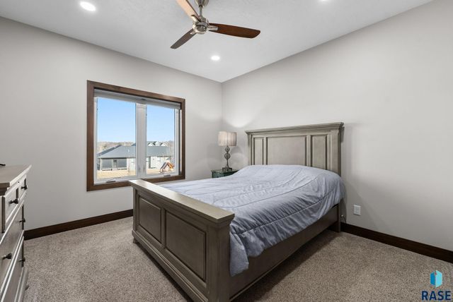 7408 E Donnelly Dr Drive, Sioux Falls, SD 57110