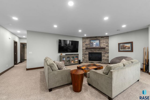 7408 E Donnelly Dr Drive, Sioux Falls, SD 57110