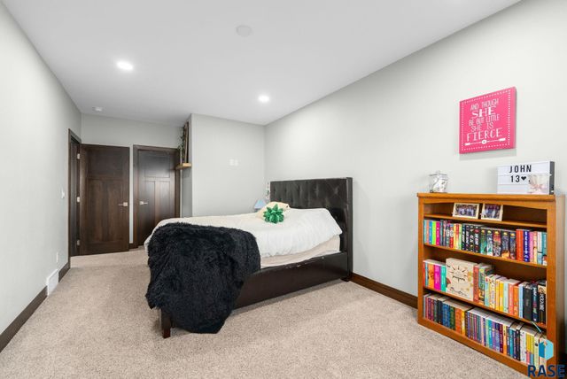 7408 E Donnelly Dr Drive, Sioux Falls, SD 57110