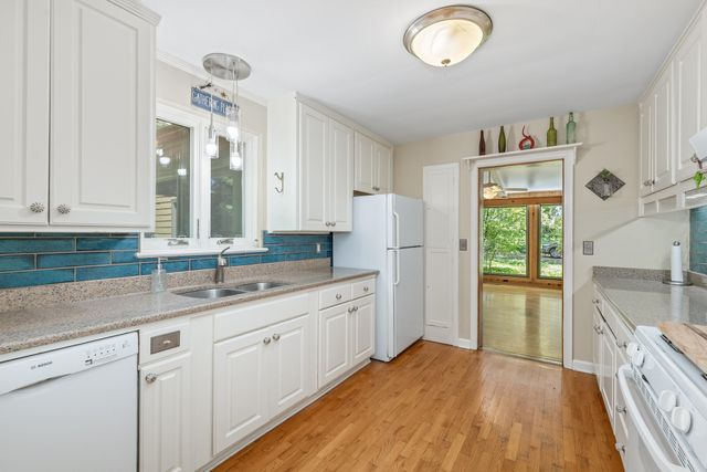 2015 Grand Avenue, Kalamazoo, MI 49006