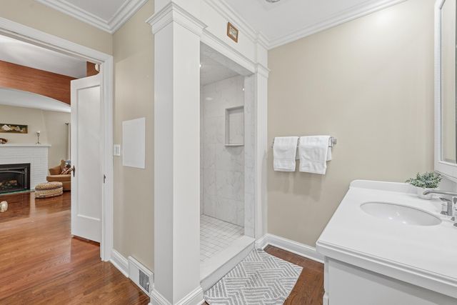 2015 Grand Avenue, Kalamazoo, MI 49006