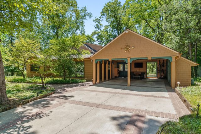 2015 Grand Avenue, Kalamazoo, MI 49006