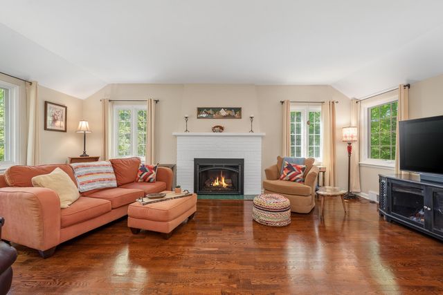 2015 Grand Avenue, Kalamazoo, MI 49006