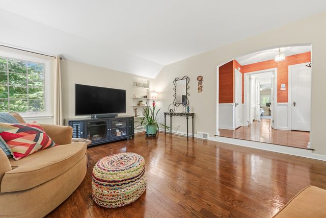 2015 Grand Avenue, Kalamazoo, MI 49006