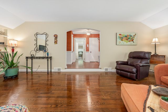 2015 Grand Avenue, Kalamazoo, MI 49006