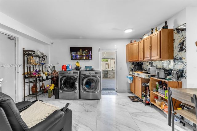 18725 SW 218th St, Miami, FL 33170