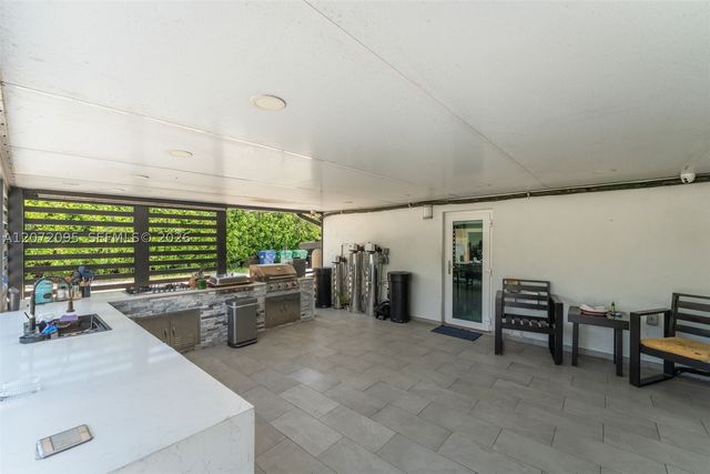 18725 SW 218th St, Miami, FL 33170