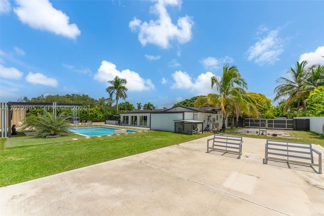 18725 SW 218th St, Miami, FL 33170