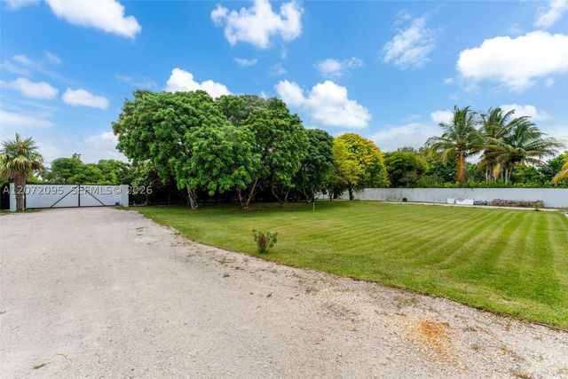 18725 SW 218th St, Miami, FL 33170