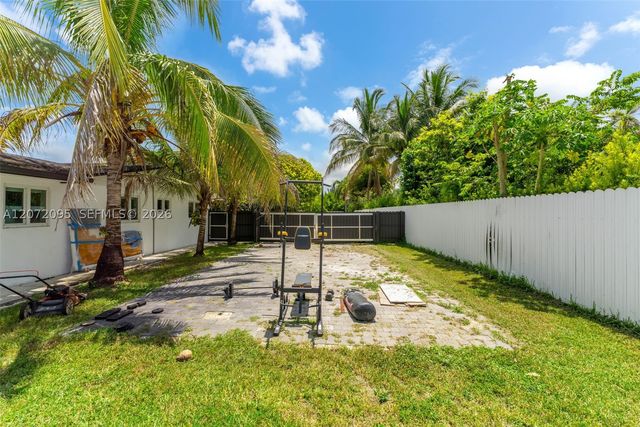 18725 SW 218th St, Miami, FL 33170