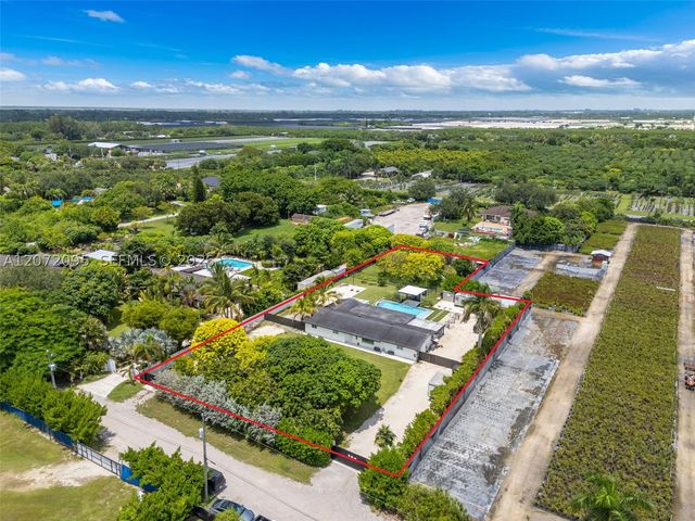 18725 SW 218th St, Miami, FL 33170