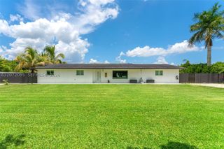 18725 SW 218th St, Miami, FL 33170