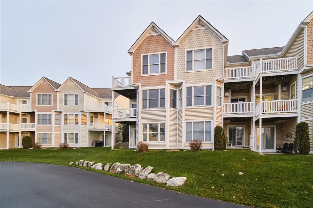 84 Charter Court, Manistee, MI 49660