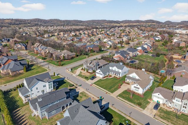 998 Spruce Ridge Ln, Spring Hill, TN 37174