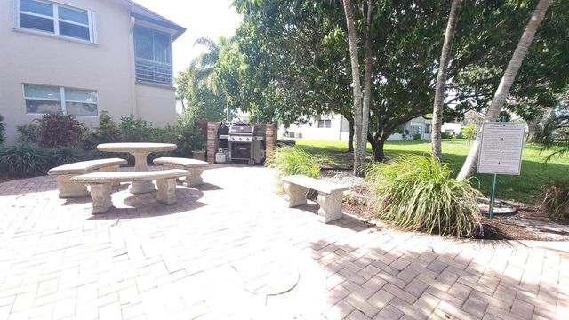 319 Chatham P, West Palm Beach, FL 33417