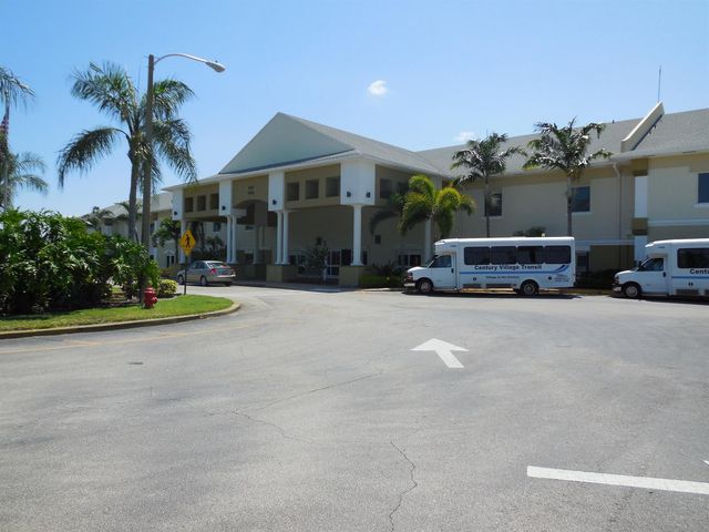 319 Chatham P, West Palm Beach, FL 33417