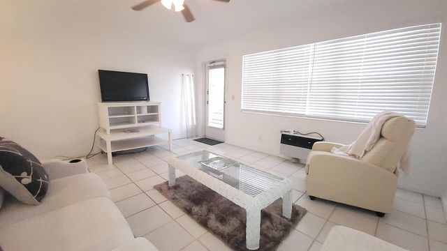 319 Chatham P, West Palm Beach, FL 33417