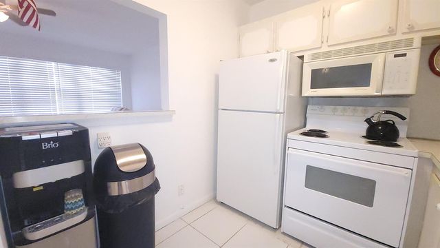 319 Chatham P, West Palm Beach, FL 33417