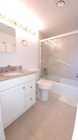 319 Chatham P, West Palm Beach, FL 33417