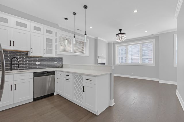 4827 S Saint Lawrence Avenue 3, Chicago, IL 60615