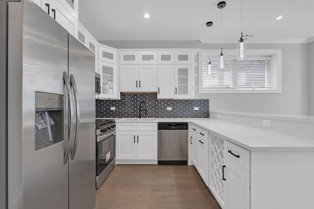 4827 S Saint Lawrence Avenue 3, Chicago, IL 60615