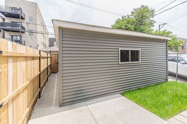 4827 S Saint Lawrence Avenue 3, Chicago, IL 60615