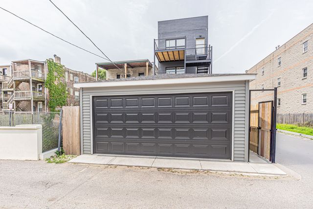 4827 S Saint Lawrence Avenue 3, Chicago, IL 60615