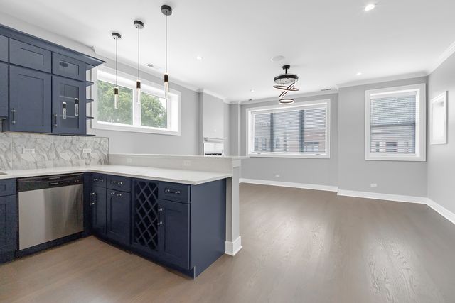 4827 S Saint Lawrence Avenue 3, Chicago, IL 60615