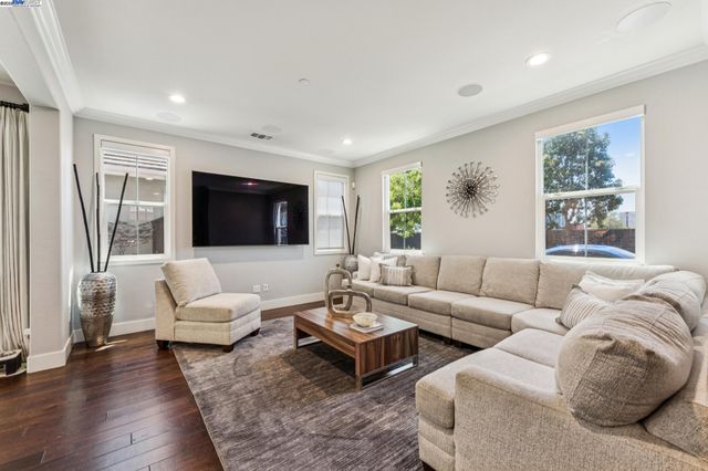 402 Mosley Ave, Alameda, CA 94501