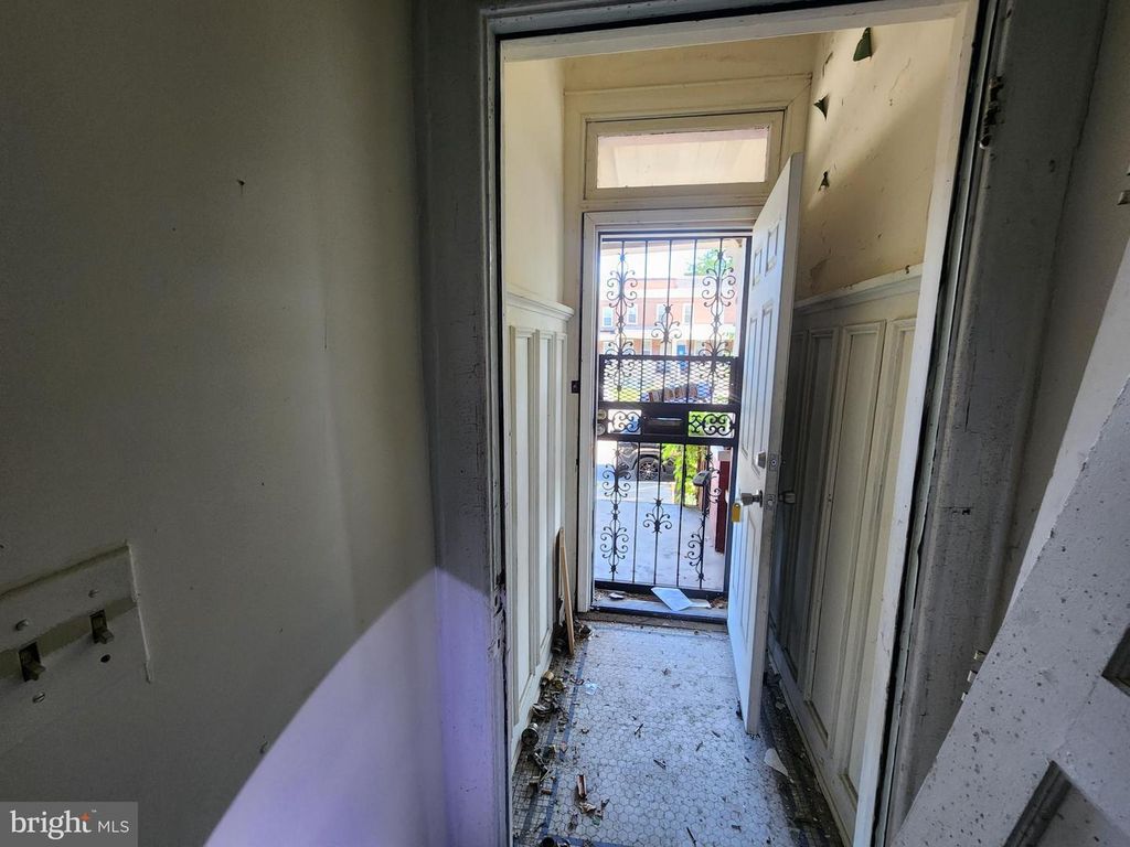 Image 6 of property listing at 2573 EDMONDSON AVE, Baltimore, MD 21223
