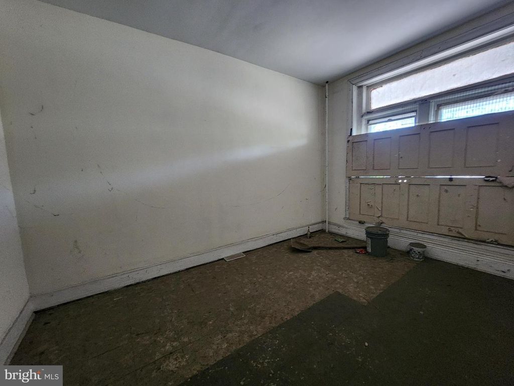 Image 7 of property listing at 2573 EDMONDSON AVE, Baltimore, MD 21223