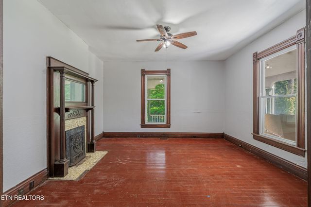 419 W Rockwood St, Rockwood, TN 37854