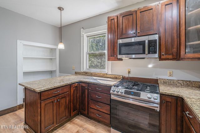 419 W Rockwood St, Rockwood, TN 37854