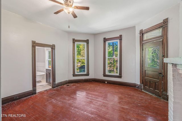 419 W Rockwood St, Rockwood, TN 37854