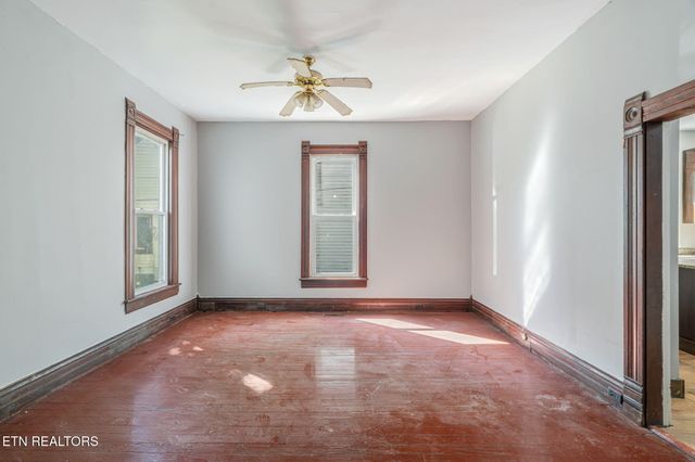 419 W Rockwood St, Rockwood, TN 37854