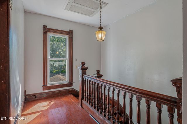 419 W Rockwood St, Rockwood, TN 37854